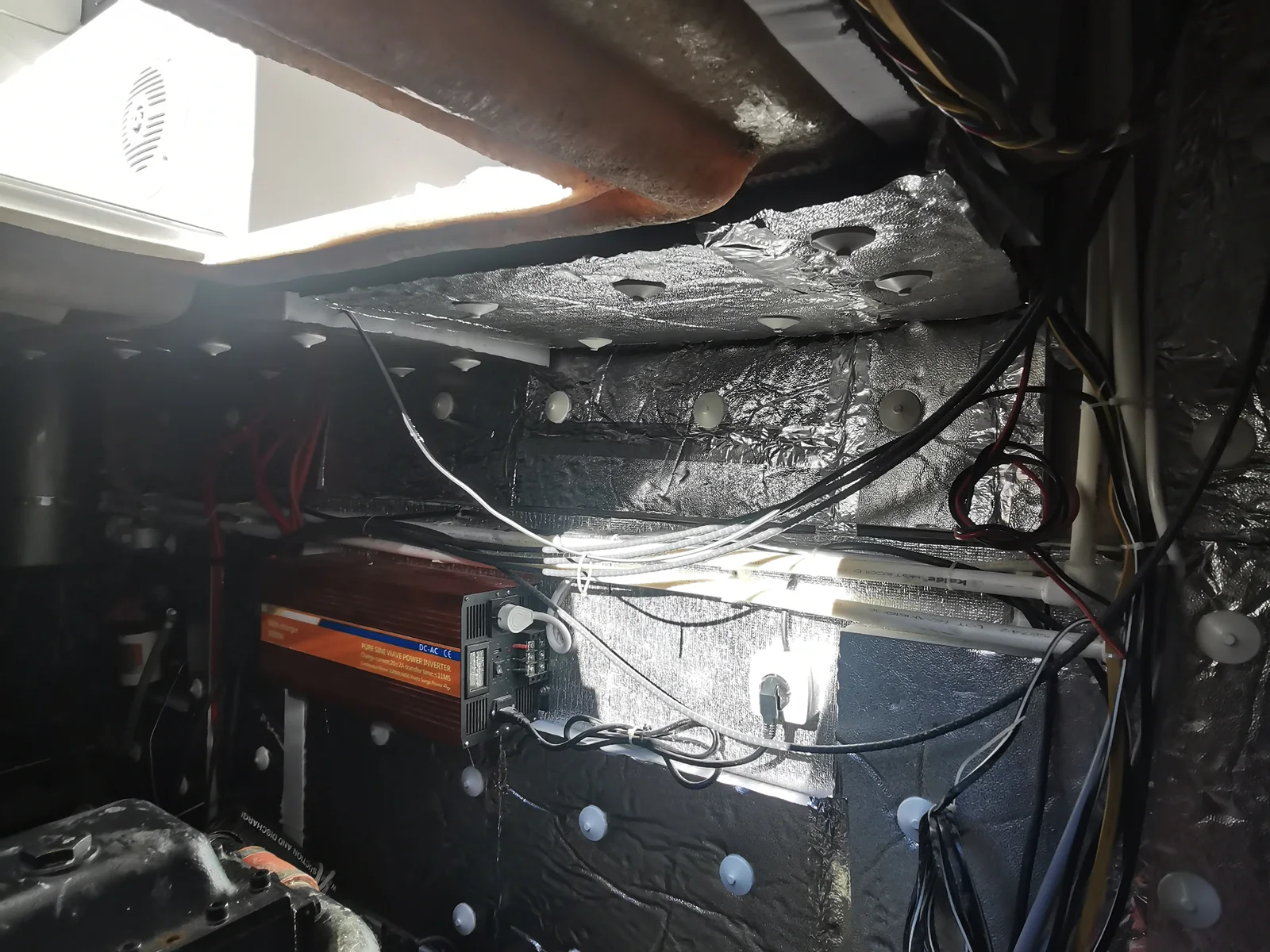 Yat motor bölmesinde tamamlanan yalıtım uygulaması